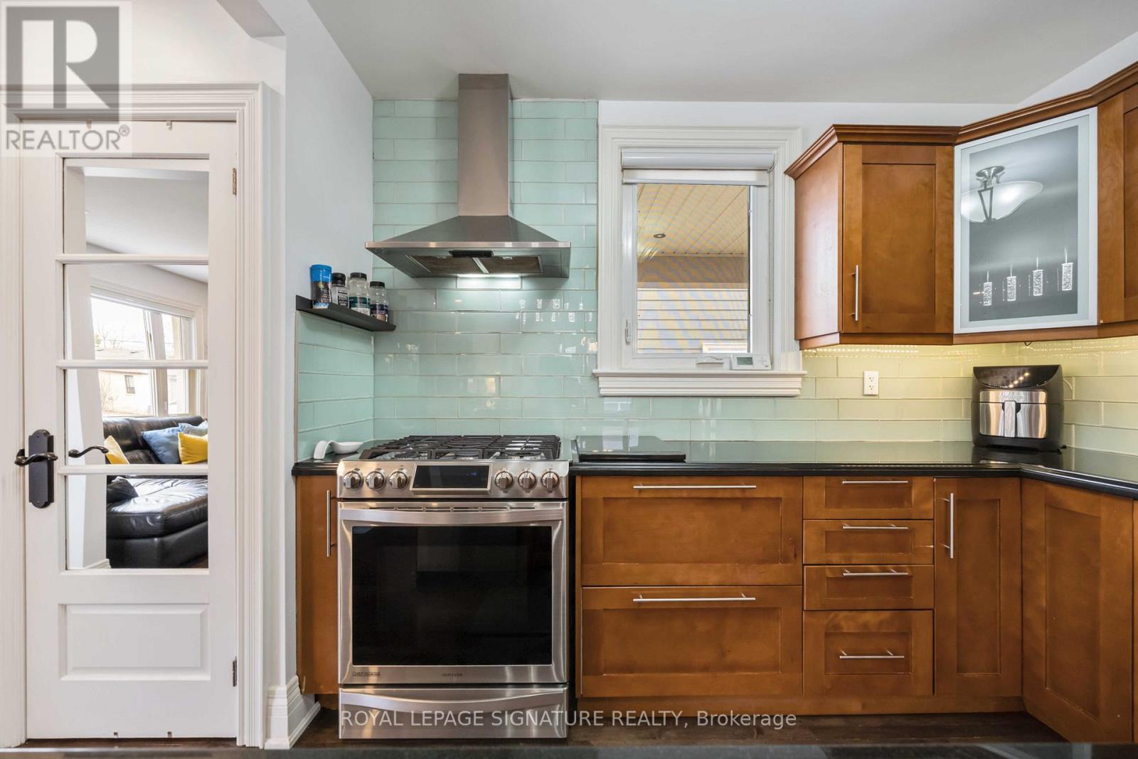 35 Rainbow Drive, Vaughan, Ontario  L4L 2K3 - Photo 9 - N12921894