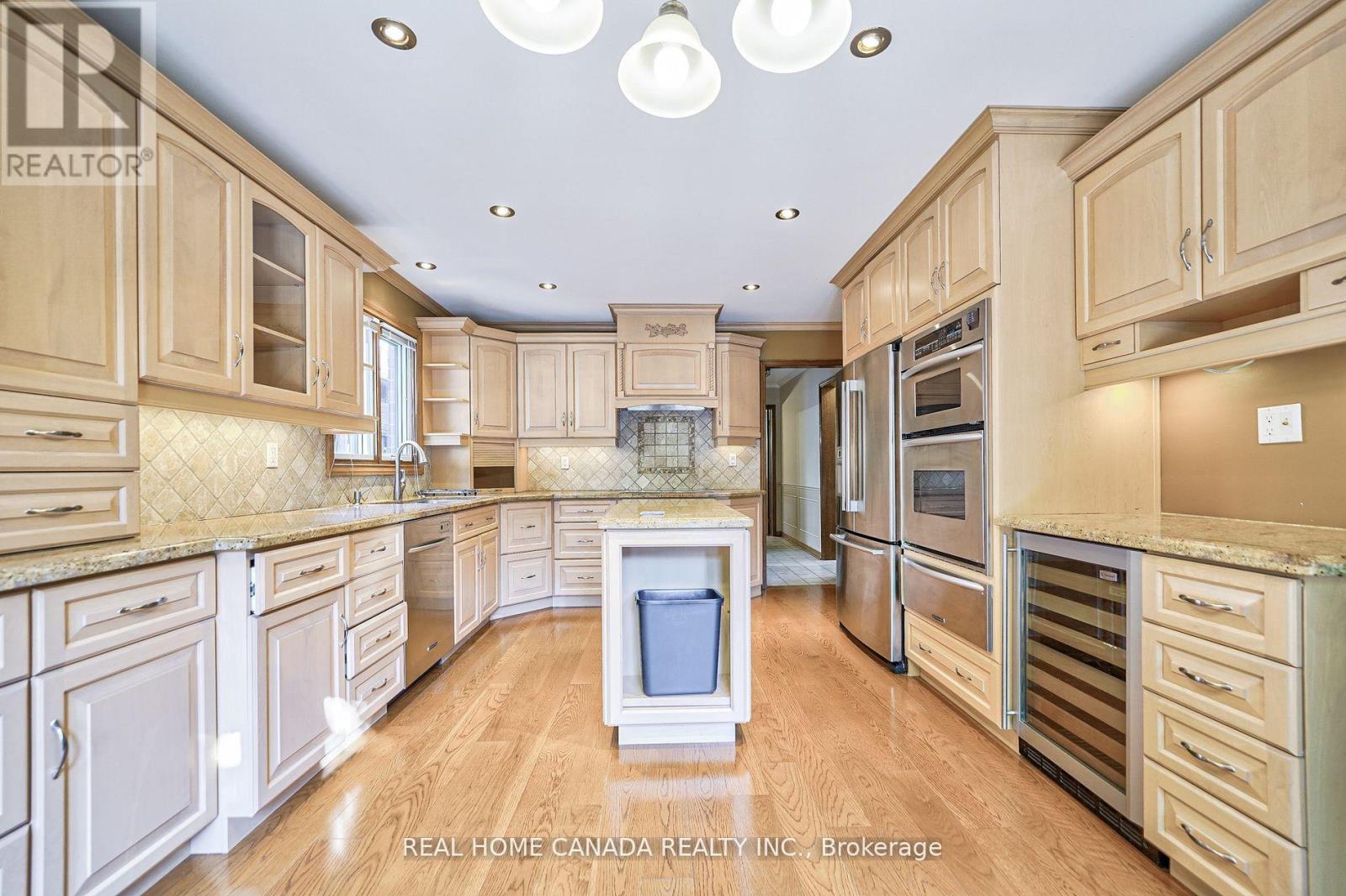 529 Pipers Green, Oakville, Ontario  L6M 1H2 - Photo 11 - W12921874