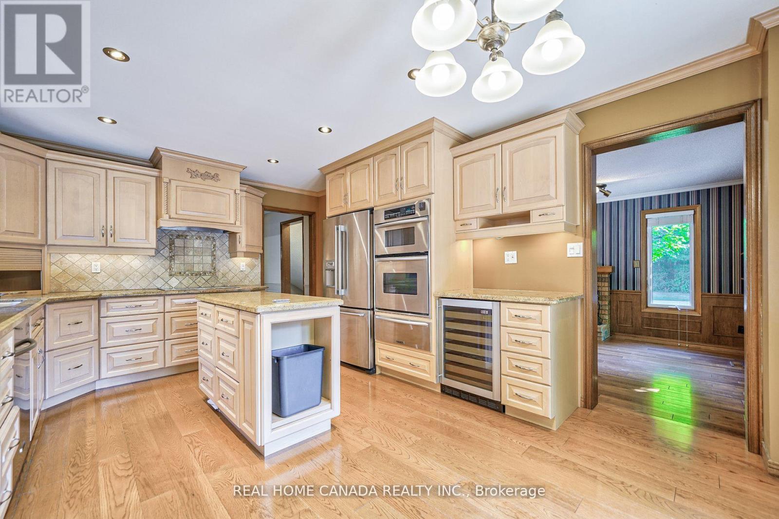 529 Pipers Green, Oakville, Ontario  L6M 1H2 - Photo 12 - W12921874