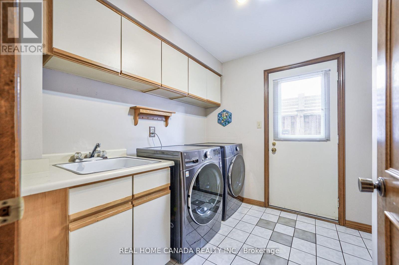 529 Pipers Green, Oakville, Ontario  L6M 1H2 - Photo 14 - W12921874