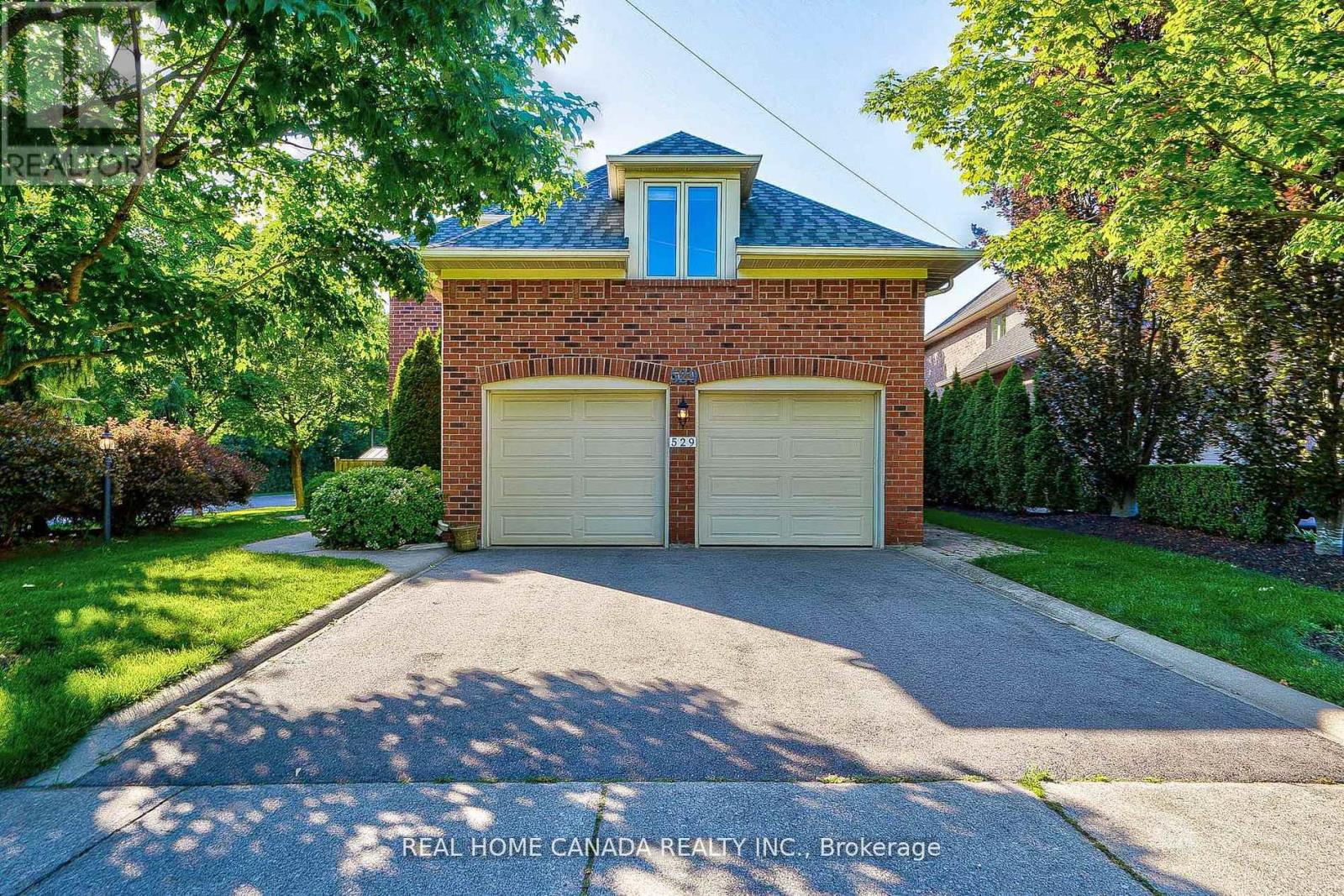 529 Pipers Green, Oakville, Ontario  L6M 1H2 - Photo 3 - W12921874