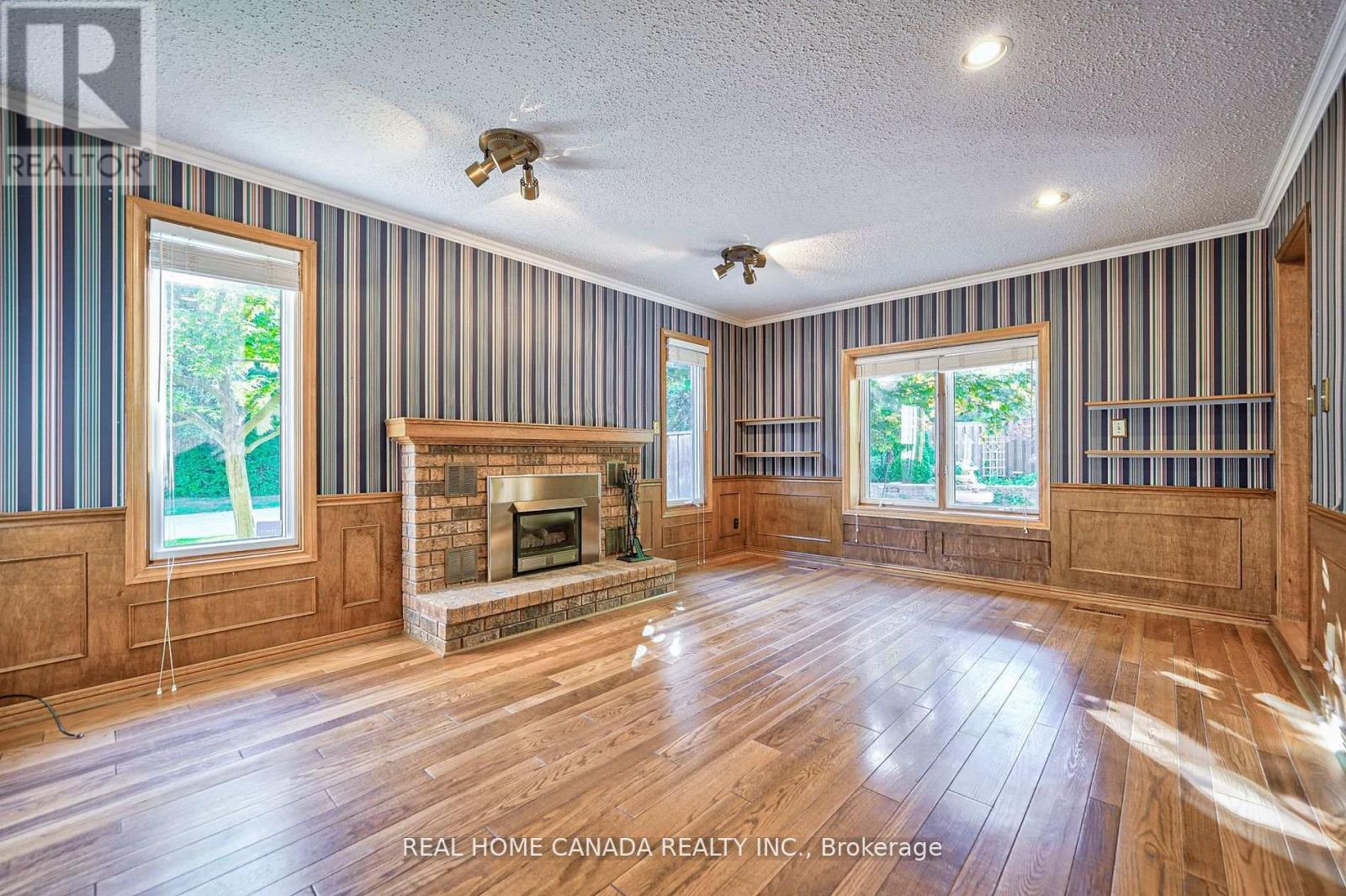 529 Pipers Green, Oakville, Ontario  L6M 1H2 - Photo 9 - W12921874