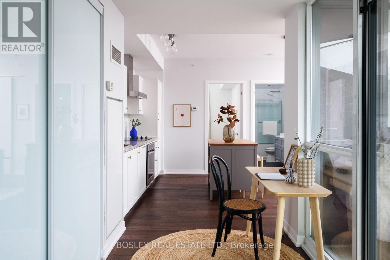 209 - 36 Howard Park Avenue, Toronto, Ontario  M6R 0A5 - Photo 5 - W12921896