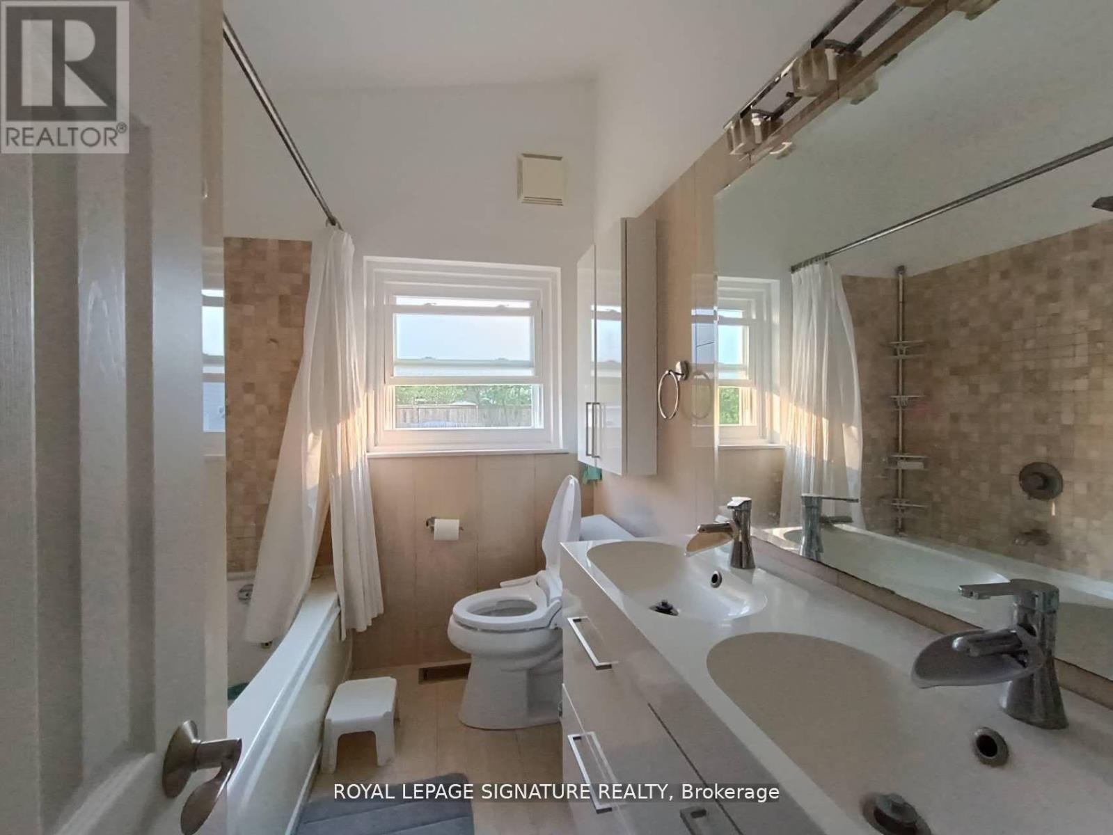 1306 Ludbrook Court, Mississauga, Ontario  L5J 3N9 - Photo 12 - W12921902