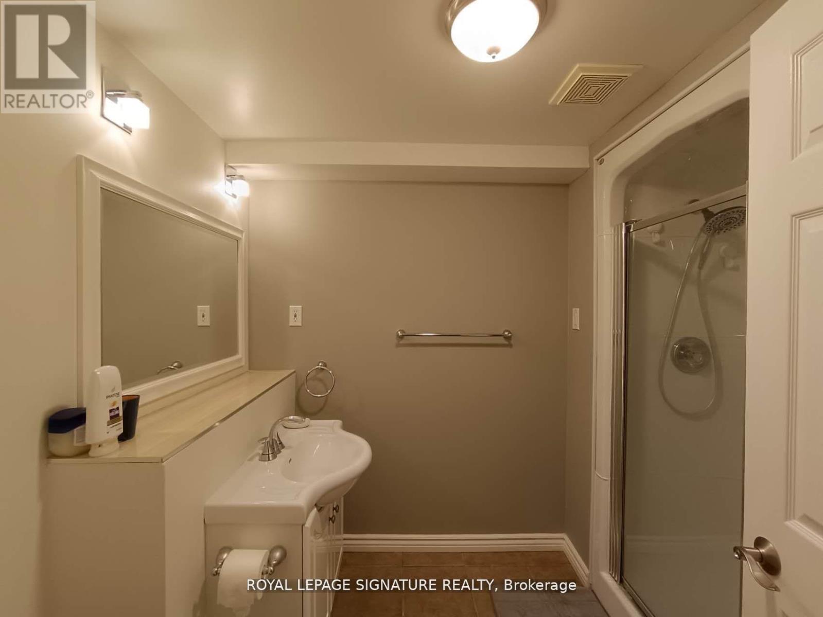 1306 Ludbrook Court, Mississauga, Ontario  L5J 3N9 - Photo 13 - W12921902
