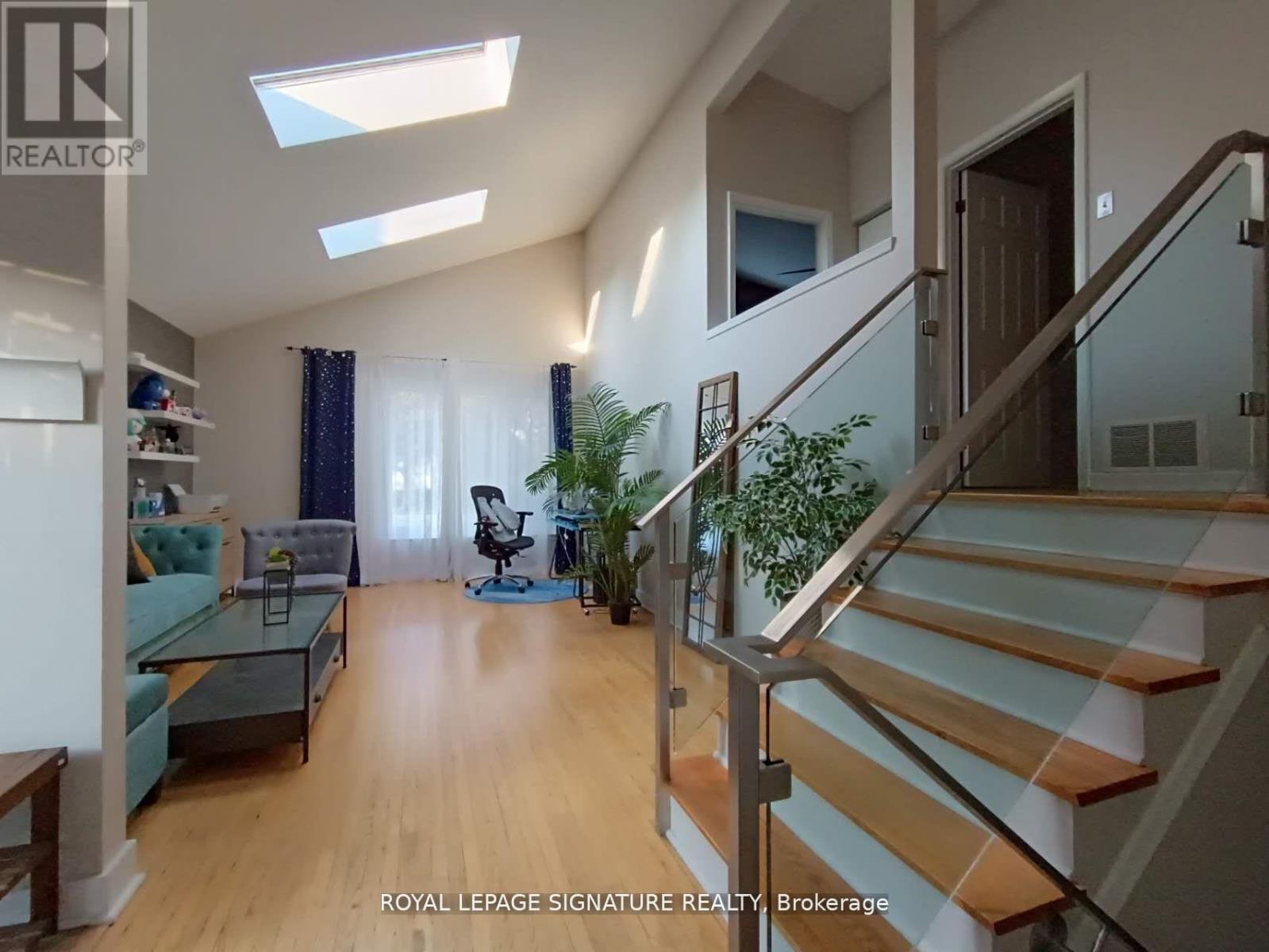 1306 Ludbrook Court, Mississauga, Ontario  L5J 3N9 - Photo 5 - W12921902