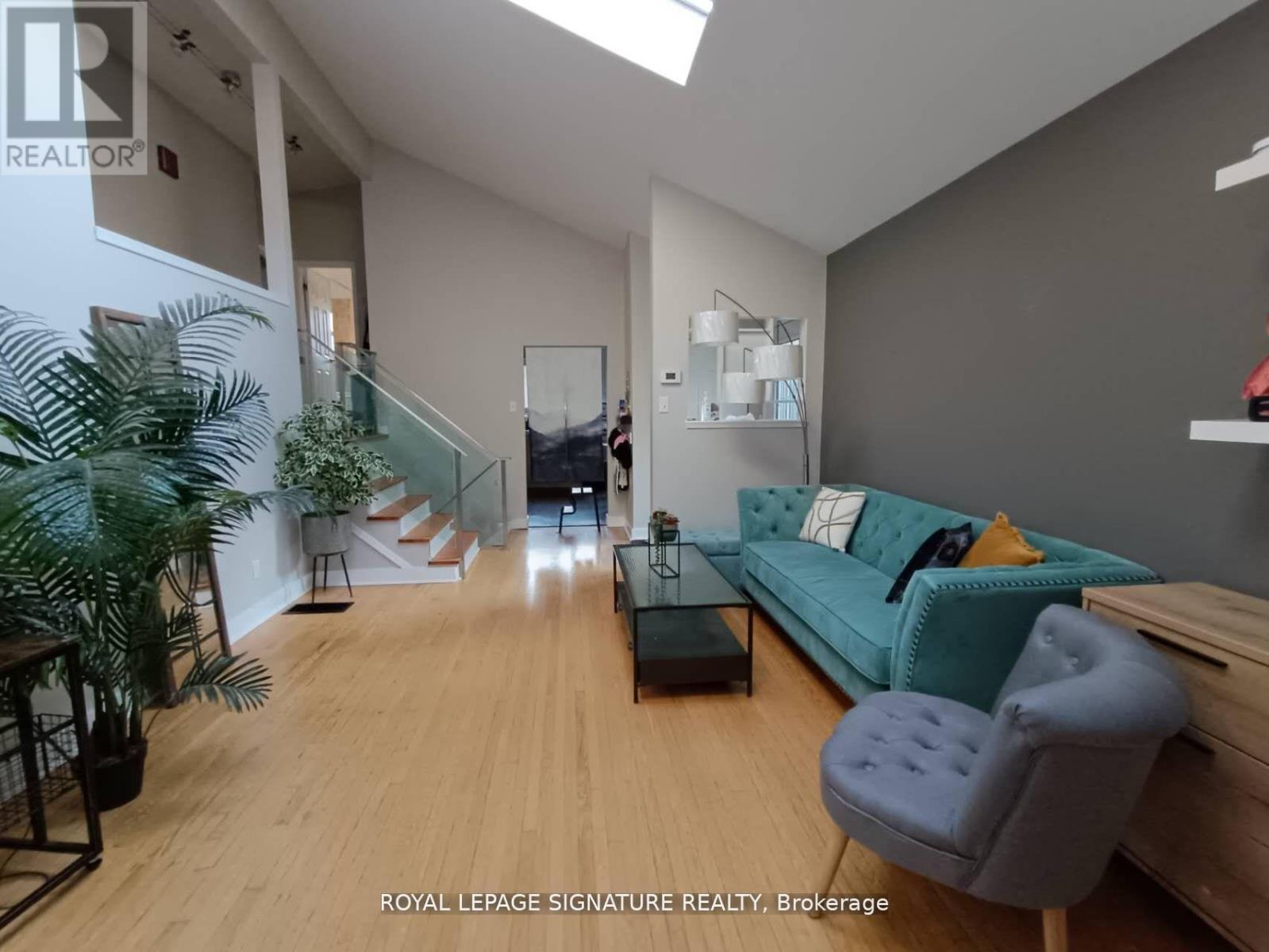 1306 Ludbrook Court, Mississauga, Ontario  L5J 3N9 - Photo 6 - W12921902