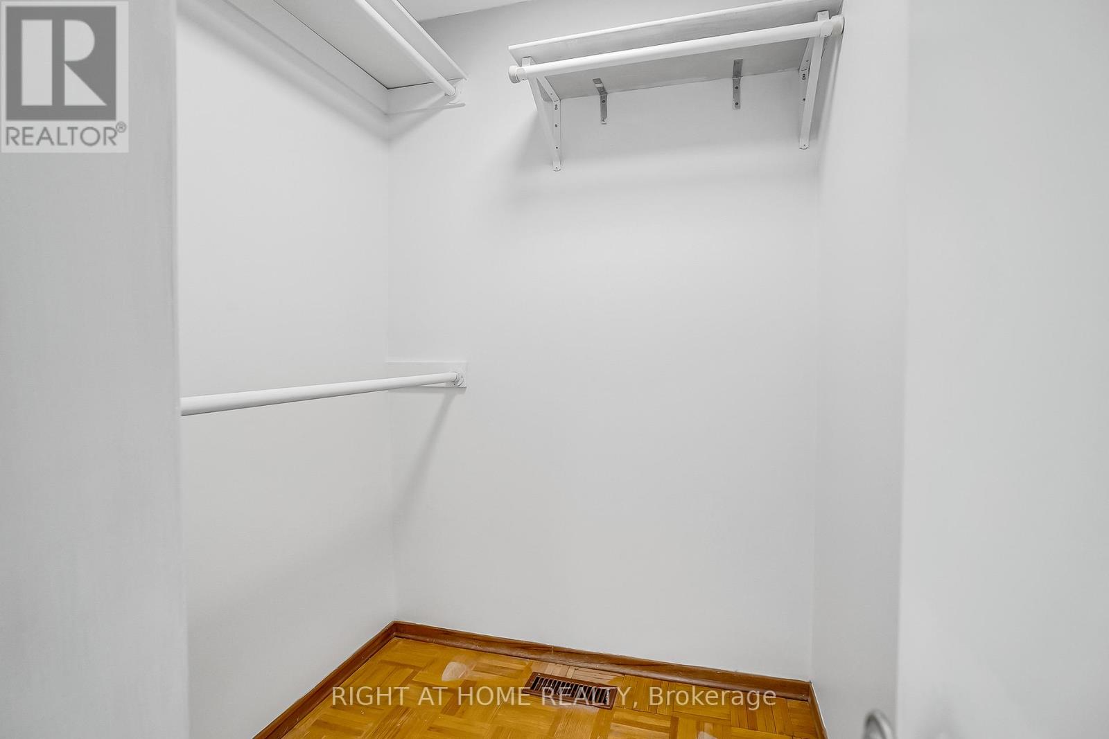 6842 Avila Road, Mississauga, Ontario  L5N 1R8 - Photo 22 - W12921910