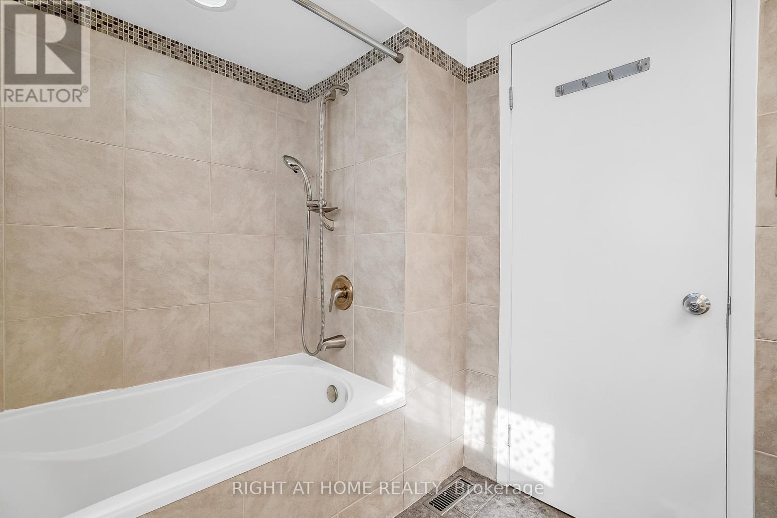 6842 Avila Road, Mississauga, Ontario  L5N 1R8 - Photo 35 - W12921910