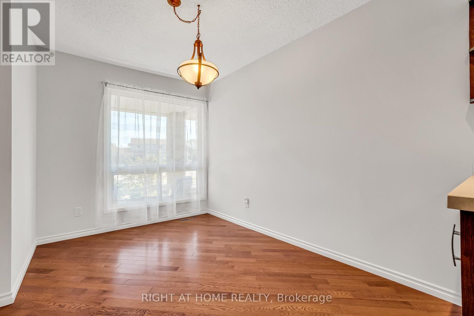 6842 Avila Road, Mississauga, Ontario  L5N 1R8 - Photo 4 - W12921910