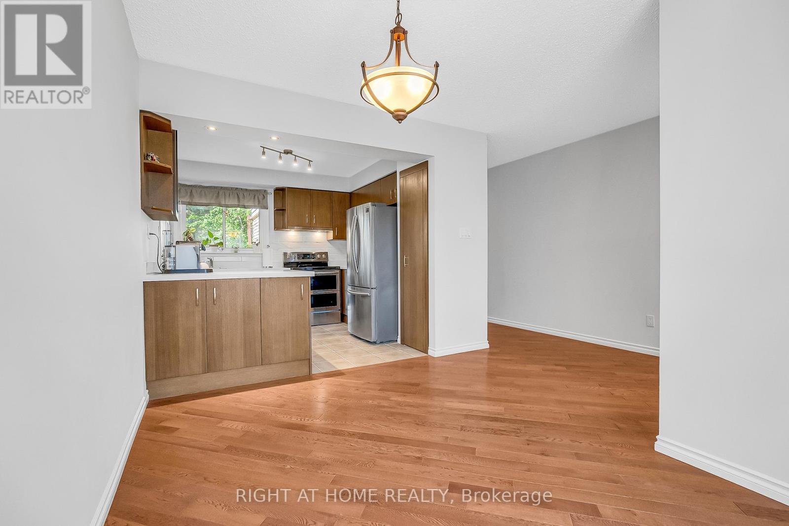 6842 Avila Road, Mississauga, Ontario  L5N 1R8 - Photo 6 - W12921910