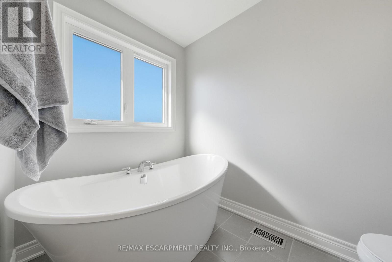 8 Myrtle Street, Pelham, Ontario  L0S 1E6 - Photo 35 - X12921888