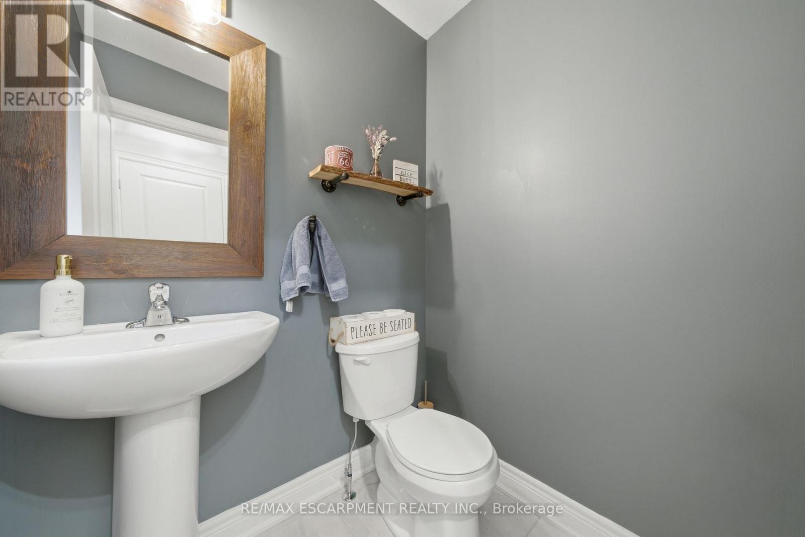 8 Myrtle Street, Pelham, Ontario  L0S 1E6 - Photo 9 - X12921888