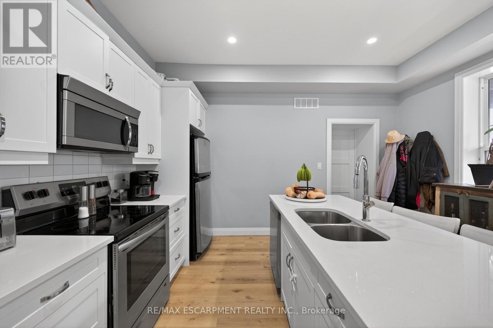 1 - 238 Darling Street, Brantford, Ontario  N3S 3X2 - Photo 11 - X12921912