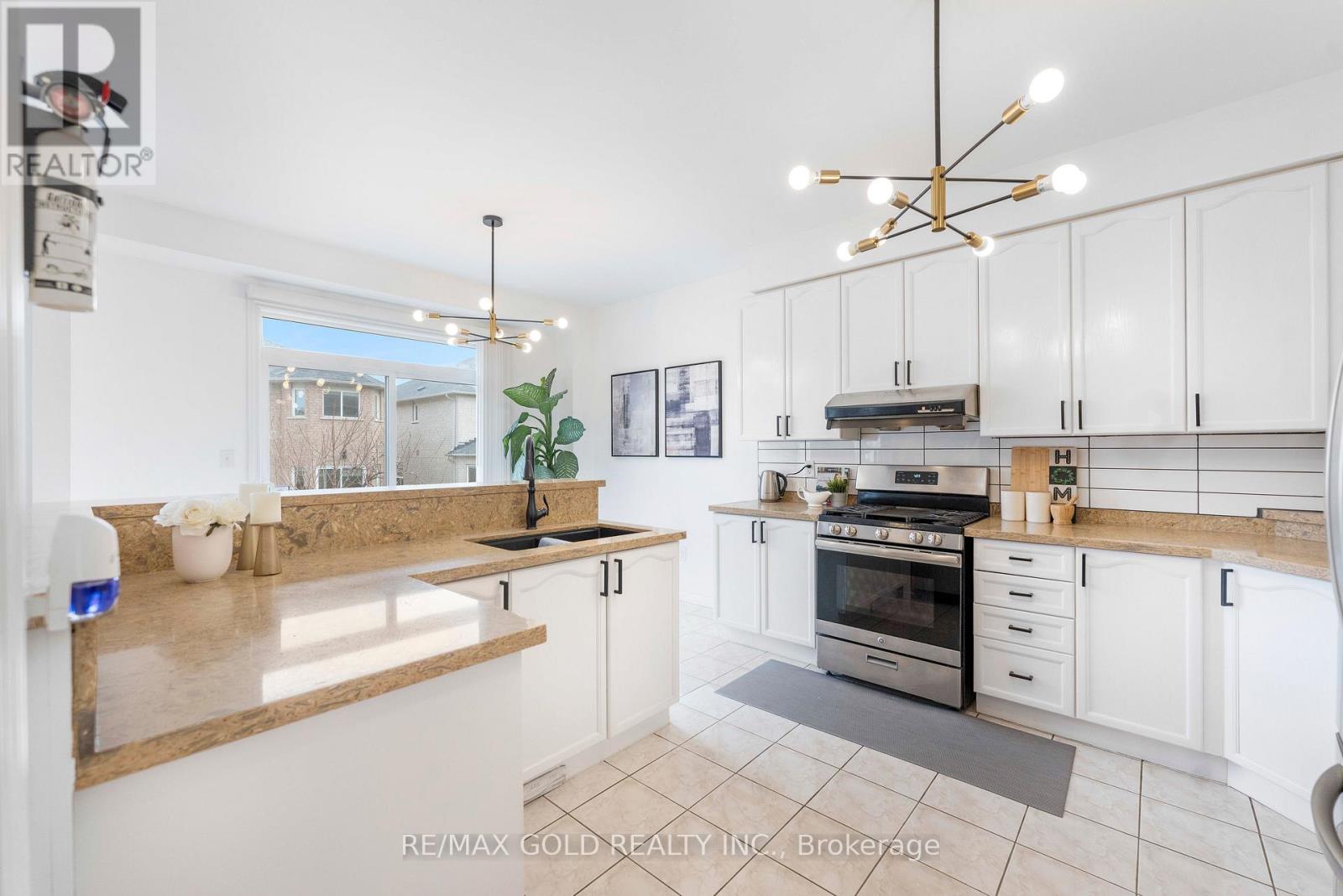 23 Pathmaster Road, Brampton, Ontario  L6P 2G8 - Photo 7 - W12921724