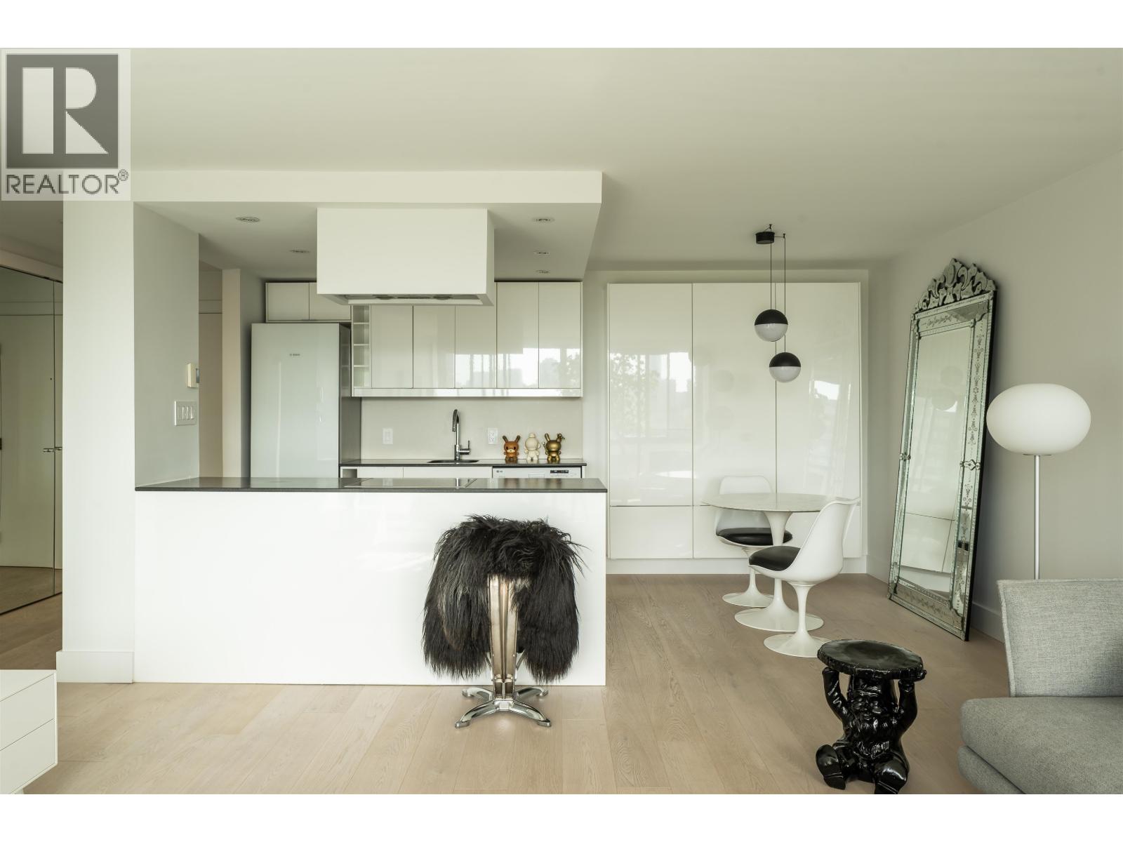 1806 1725 PENDRELL STREET, Vancouver, British Columbia