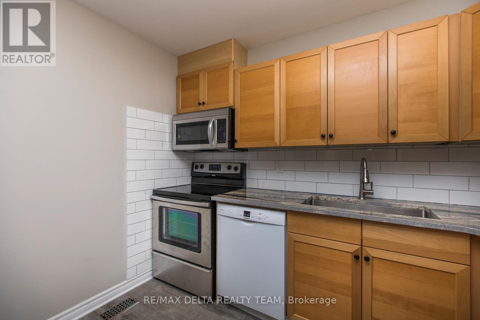 8 - 323 Monica Crescent, Ottawa, Ontario  K1E 3N6 - Photo 12 - X12921886