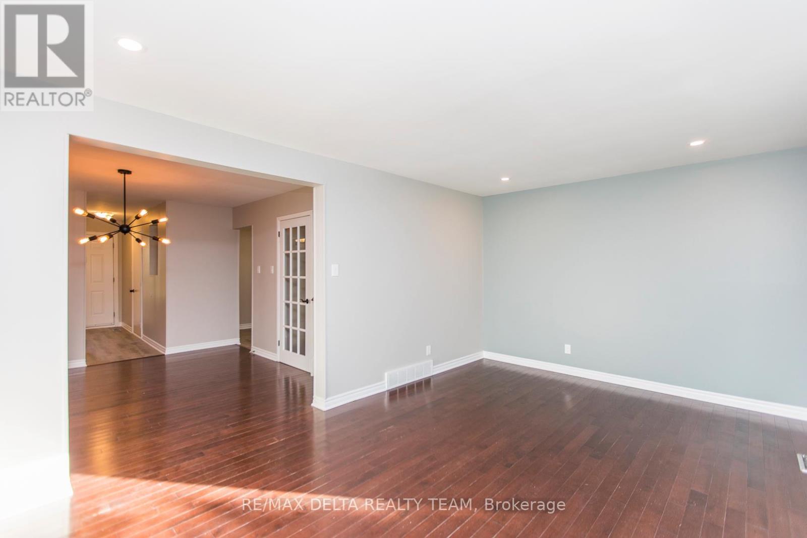 8 - 323 Monica Crescent, Ottawa, Ontario  K1E 3N6 - Photo 19 - X12921886