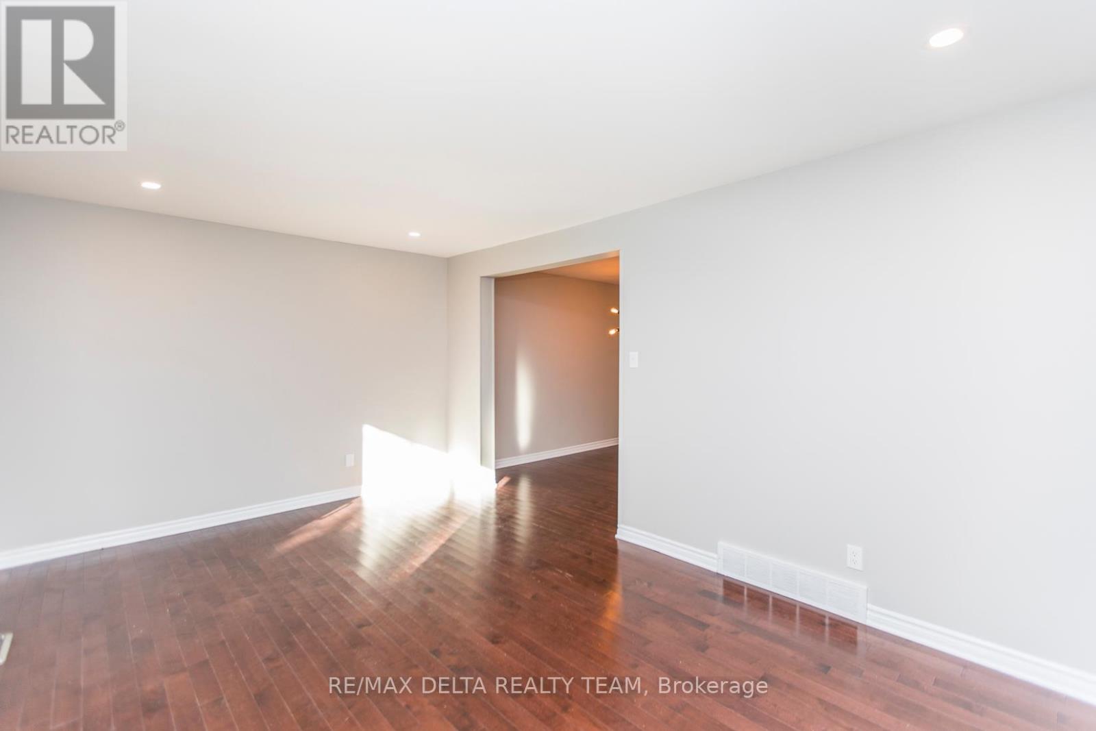 8 - 323 Monica Crescent, Ottawa, Ontario  K1E 3N6 - Photo 21 - X12921886