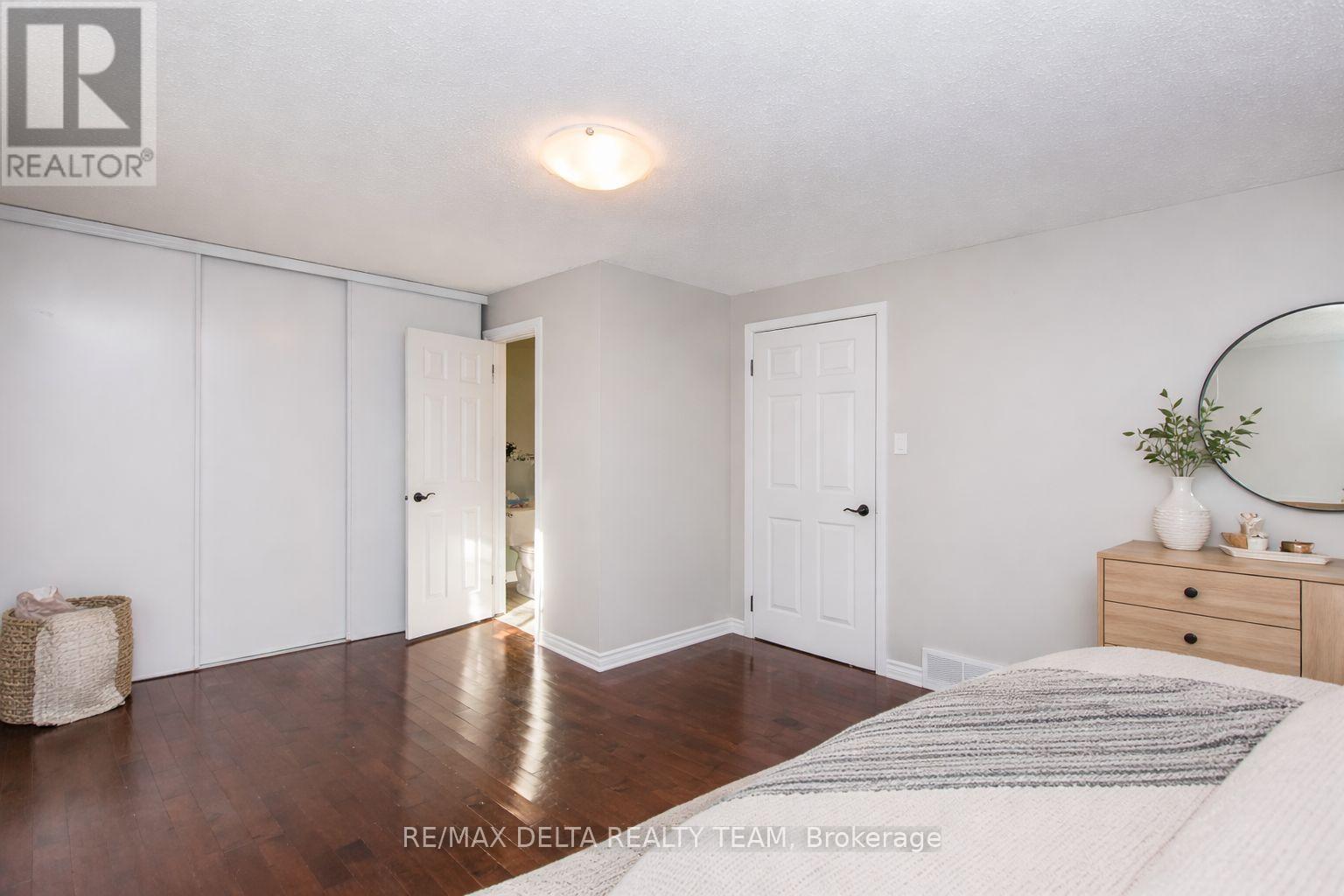 8 - 323 Monica Crescent, Ottawa, Ontario  K1E 3N6 - Photo 27 - X12921886