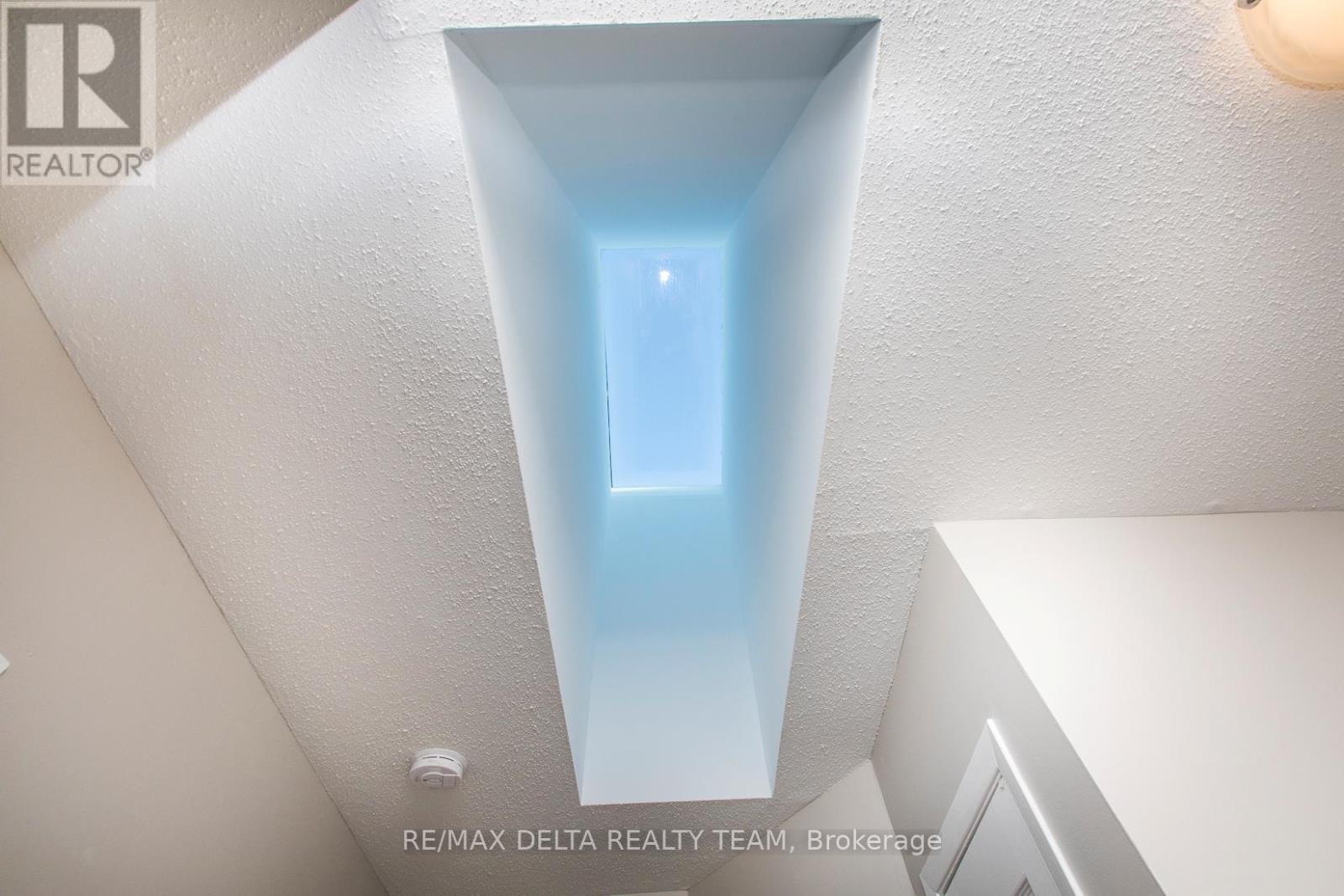 8 - 323 Monica Crescent, Ottawa, Ontario  K1E 3N6 - Photo 25 - X12921886