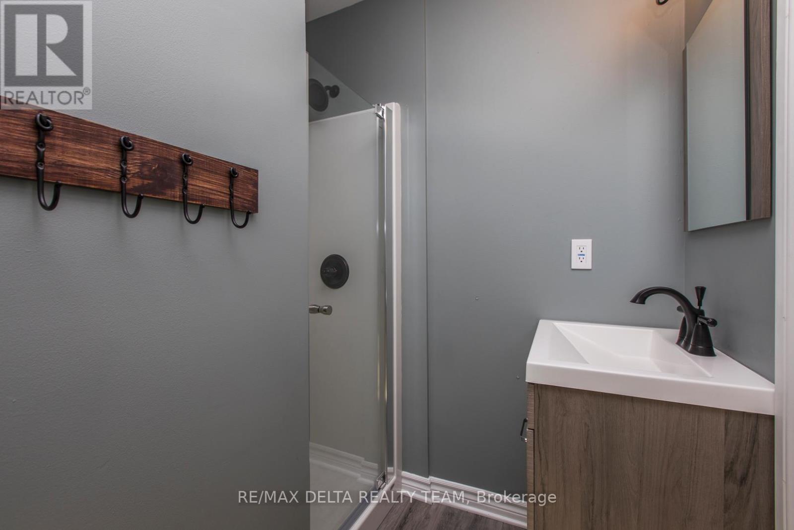 8 - 323 Monica Crescent, Ottawa, Ontario  K1E 3N6 - Photo 29 - X12921886