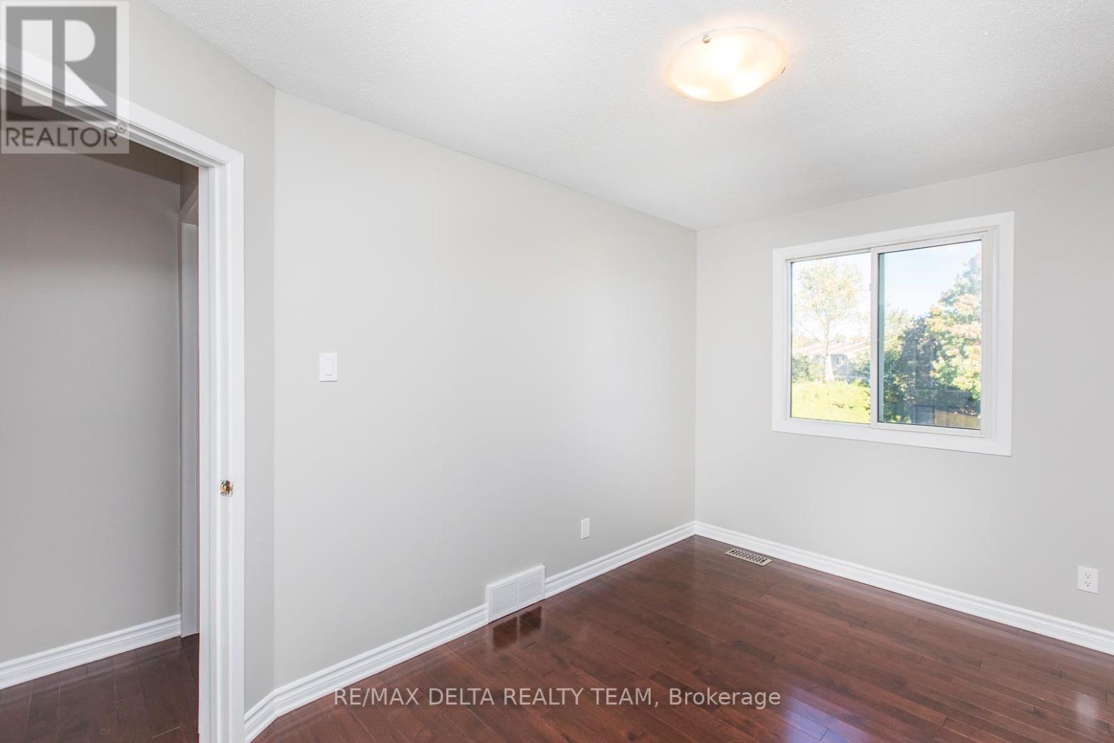 8 - 323 Monica Crescent, Ottawa, Ontario  K1E 3N6 - Photo 33 - X12921886