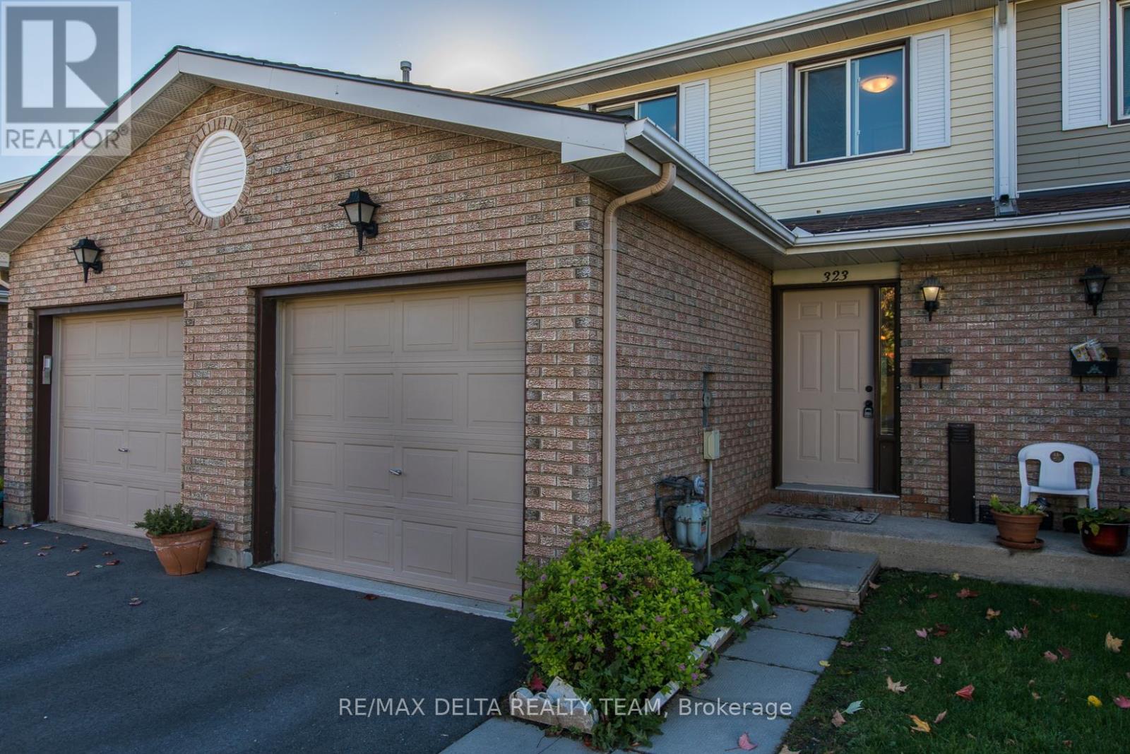 8 - 323 Monica Crescent, Ottawa, Ontario  K1E 3N6 - Photo 3 - X12921886