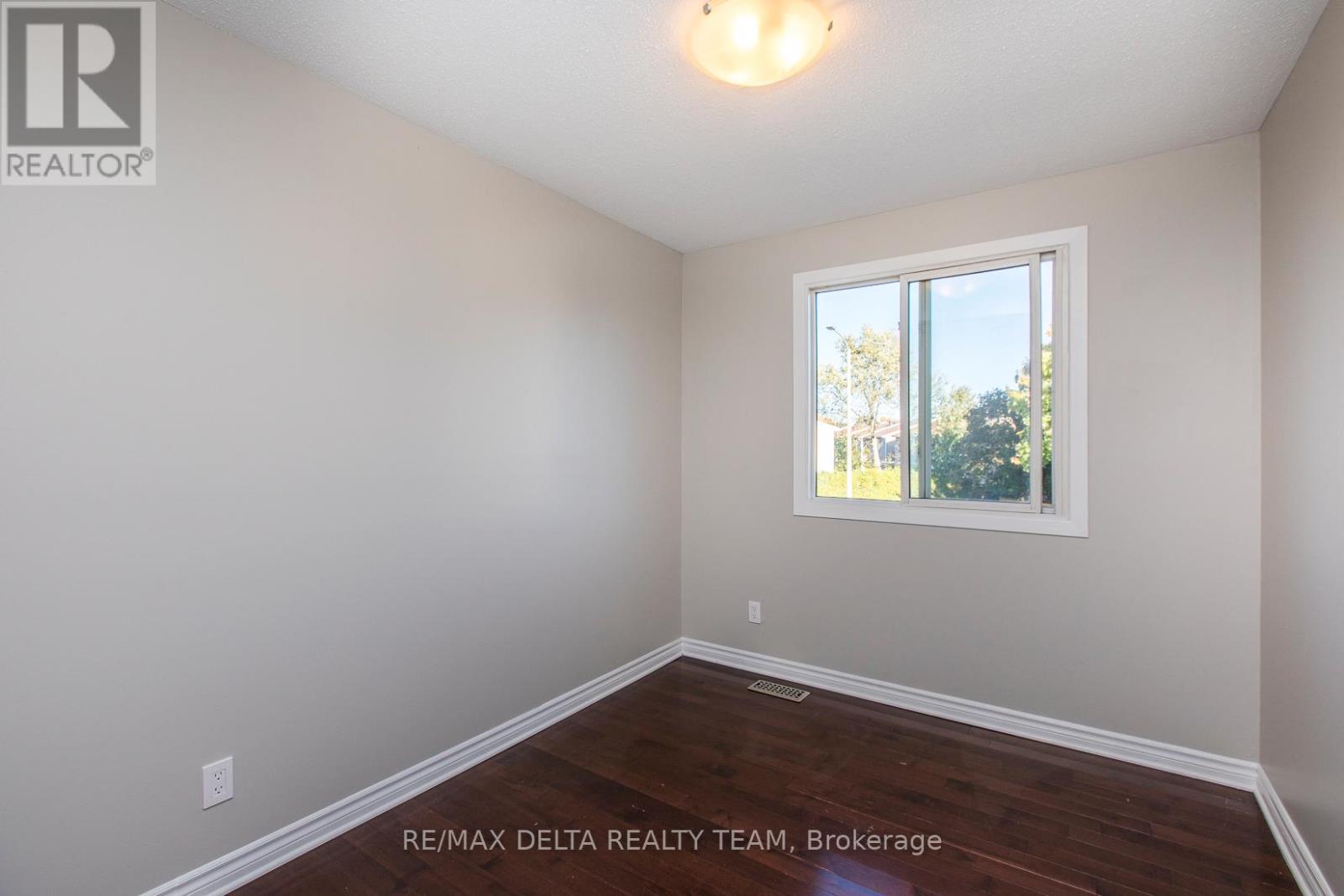 8 - 323 Monica Crescent, Ottawa, Ontario  K1E 3N6 - Photo 35 - X12921886