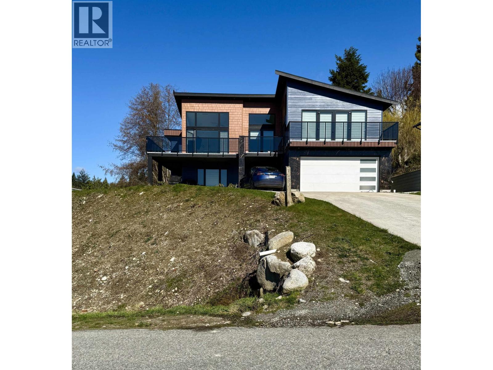 1496 Bonniebrook Heights Road, Gibsons, British Columbia  V0N 1V5 - Photo 2 - R3103816