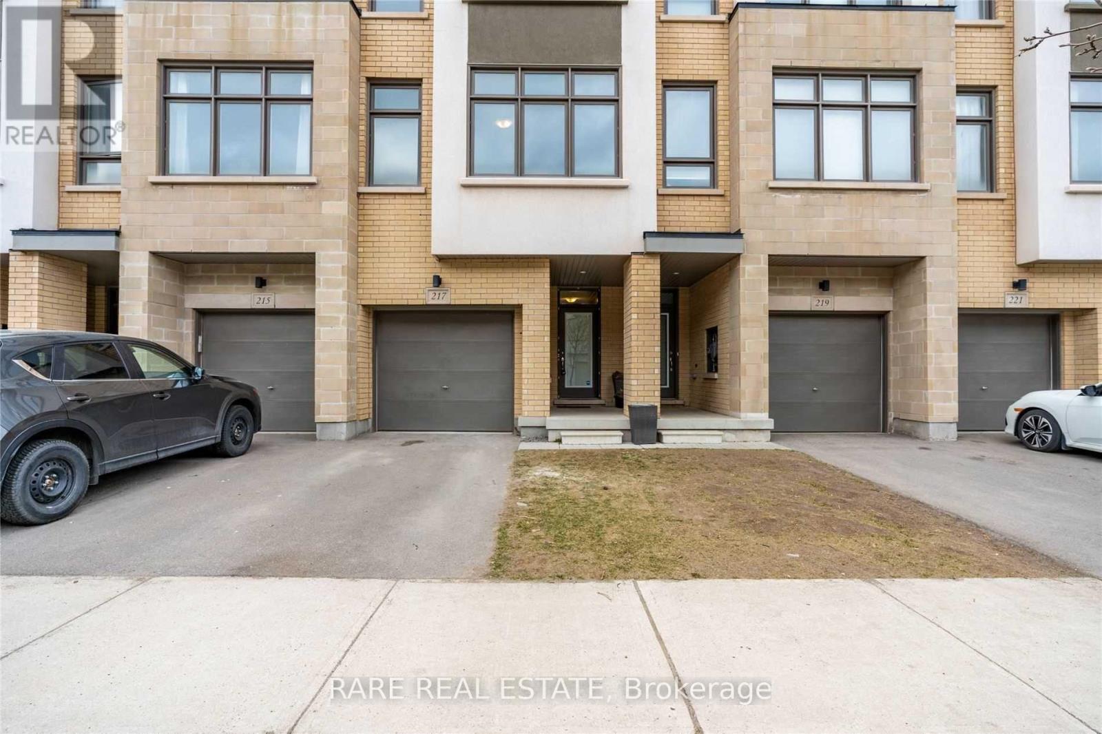 217 HUGUENOT ROAD, Oakville, Ontario