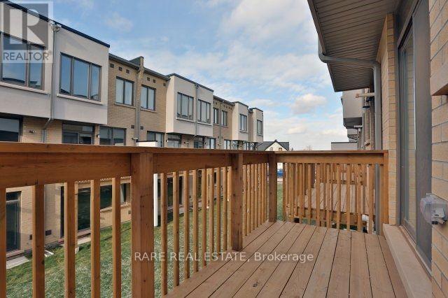 217 Huguenot Road, Oakville, Ontario  L6H 0L6 - Photo 10 - W12921918