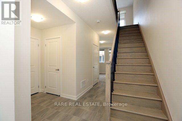 217 Huguenot Road, Oakville, Ontario  L6H 0L6 - Photo 3 - W12921918