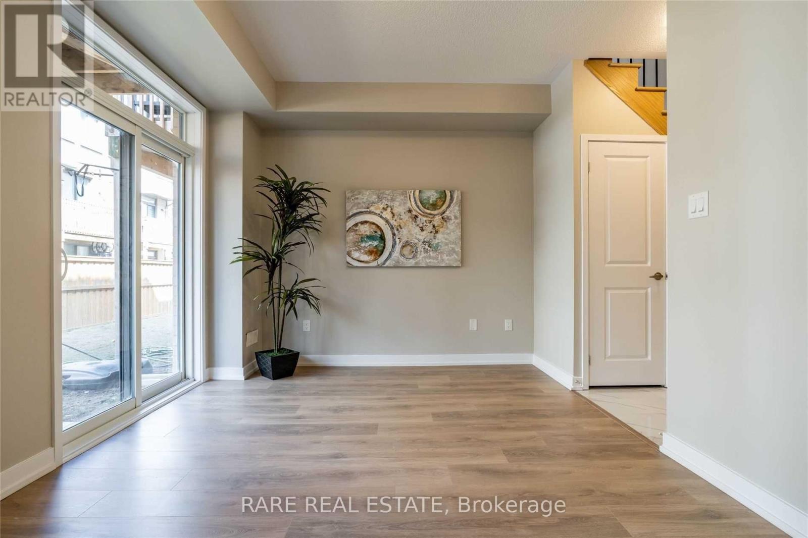 217 Huguenot Road, Oakville, Ontario  L6H 0L6 - Photo 5 - W12921918