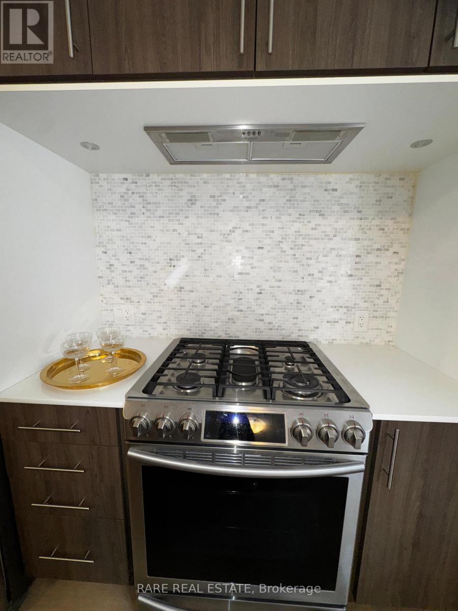 217 Huguenot Road, Oakville, Ontario  L6H 0L6 - Photo 8 - W12921918