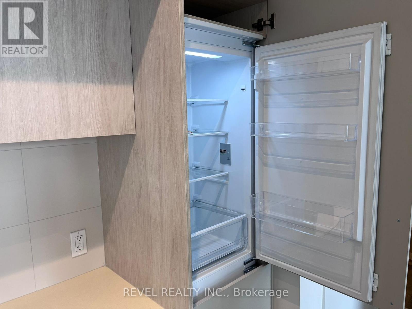 1301 - 448 Burnhamthorpe Road W, Mississauga, Ontario  L5B 4M6 - Photo 2 - W12921926