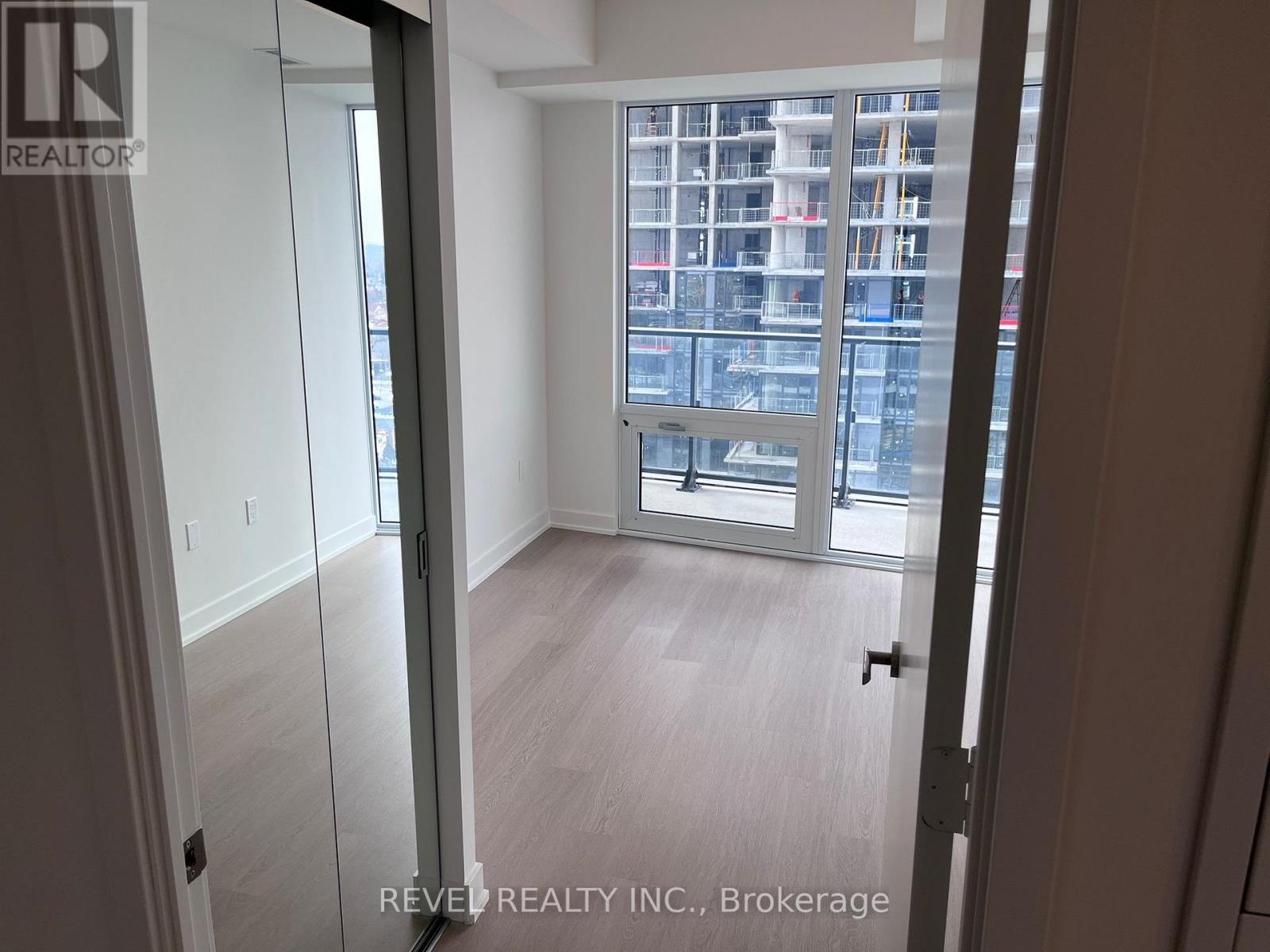 1301 - 448 Burnhamthorpe Road W, Mississauga, Ontario  L5B 4M6 - Photo 5 - W12921926