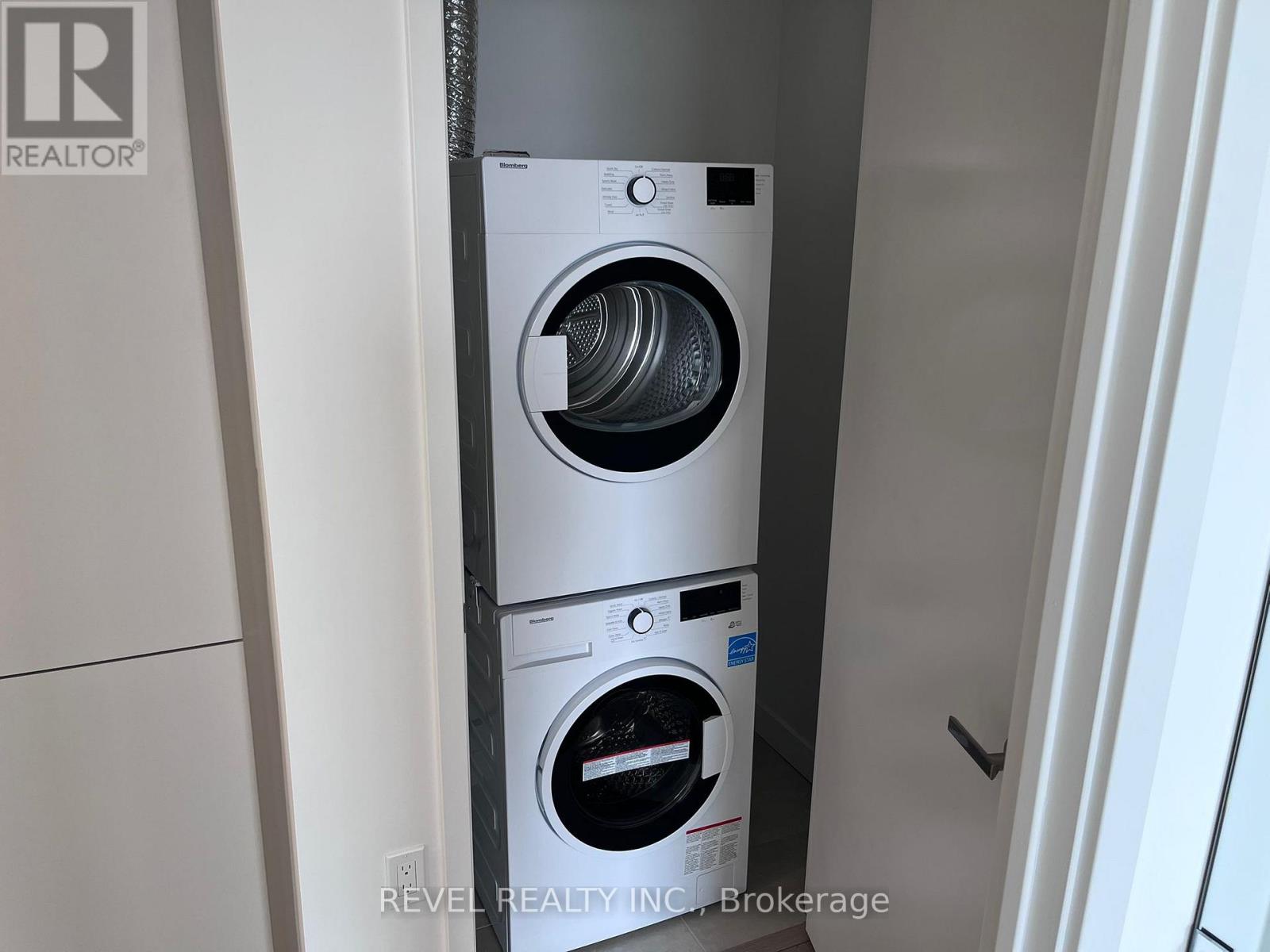 1301 - 448 Burnhamthorpe Road W, Mississauga, Ontario  L5B 4M6 - Photo 9 - W12921926