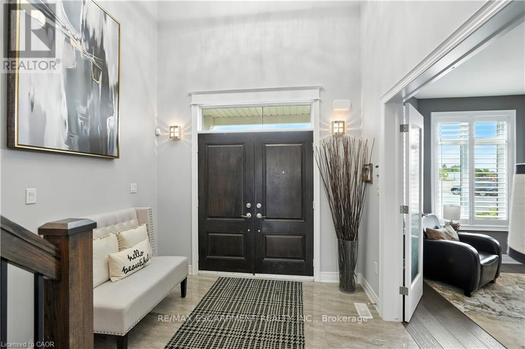 103 Lampman Drive, Grimsby, Ontario  L3M 0E7 - Photo 3 - X12921920