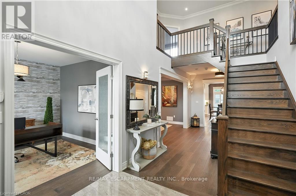 103 Lampman Drive, Grimsby, Ontario  L3M 0E7 - Photo 4 - X12921920