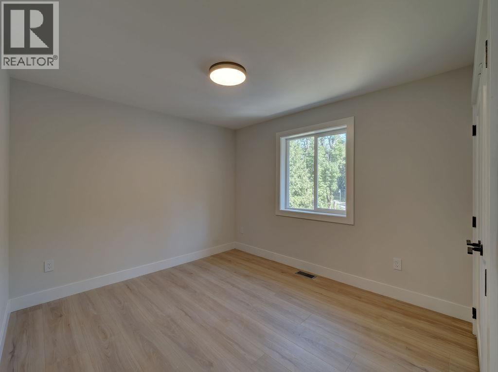 6070-72 Heartwood Place, Sechelt, British Columbia  V7Z 0V6 - Photo 20 - R3103450
