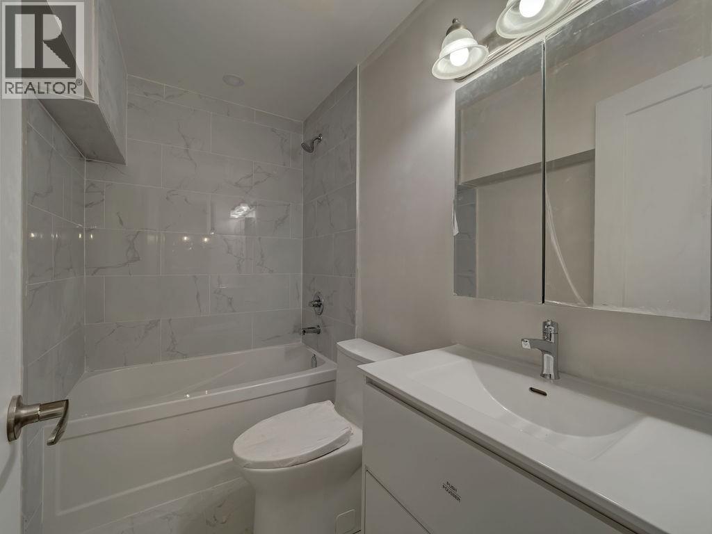 6070-72 Heartwood Place, Sechelt, British Columbia  V7Z 0V6 - Photo 28 - R3103450