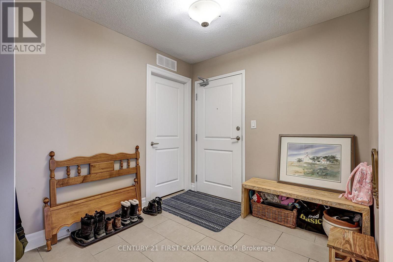 410 - 89 Ridout Street S, London South, Ontario  N6C 3X2 - Photo 13 - X12921986