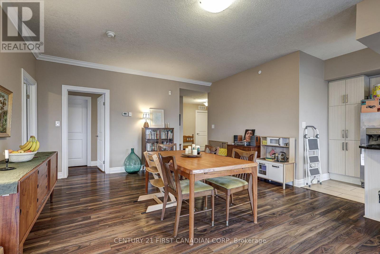 410 - 89 Ridout Street S, London South, Ontario  N6C 3X2 - Photo 15 - X12921986