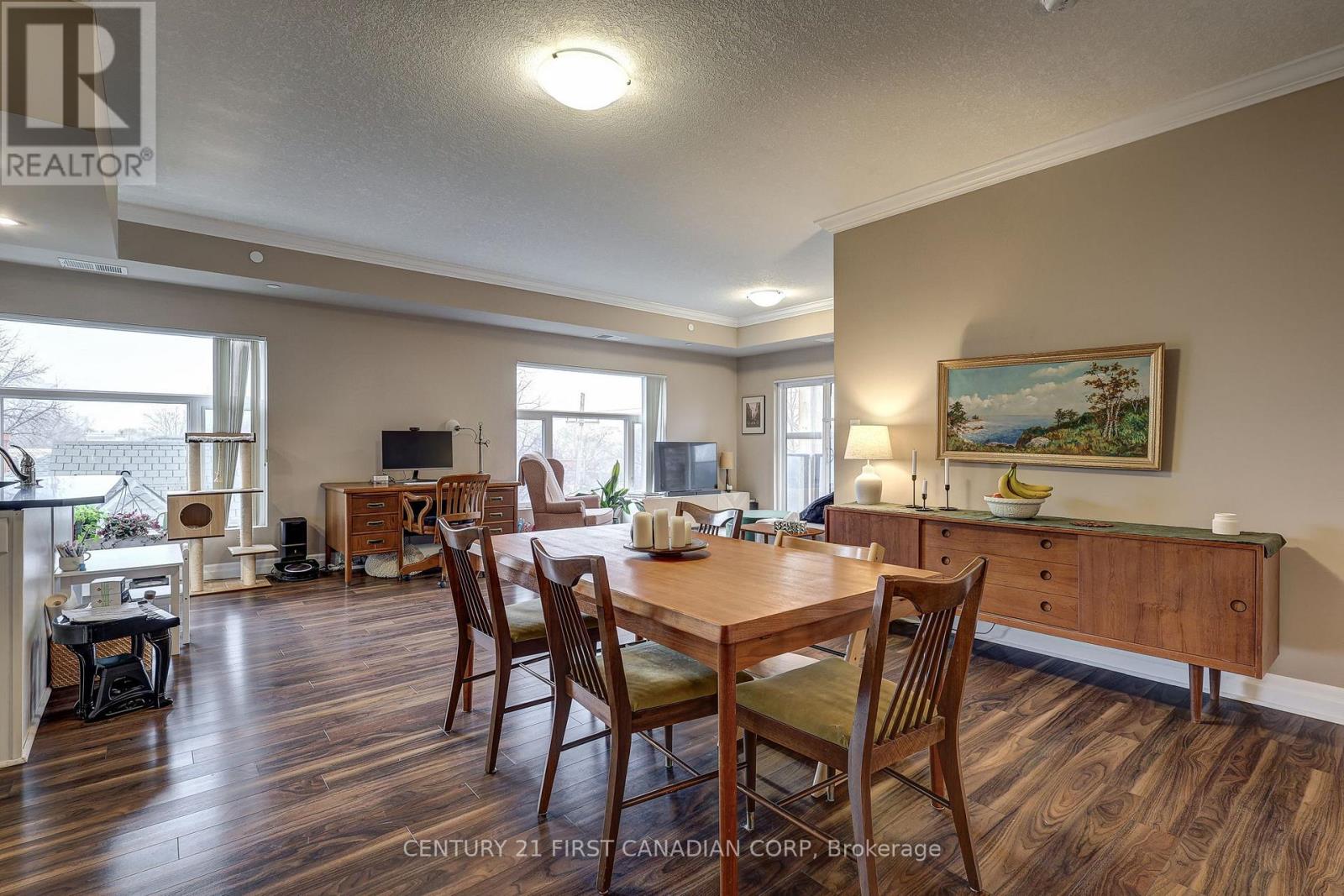 410 - 89 Ridout Street S, London South, Ontario  N6C 3X2 - Photo 18 - X12921986