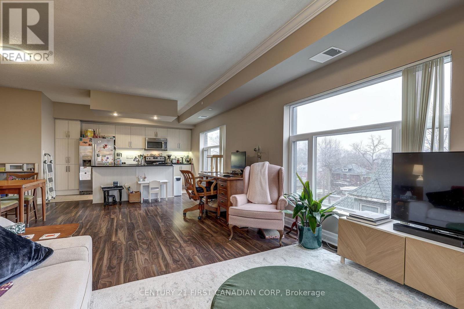 410 - 89 Ridout Street S, London South, Ontario  N6C 3X2 - Photo 21 - X12921986