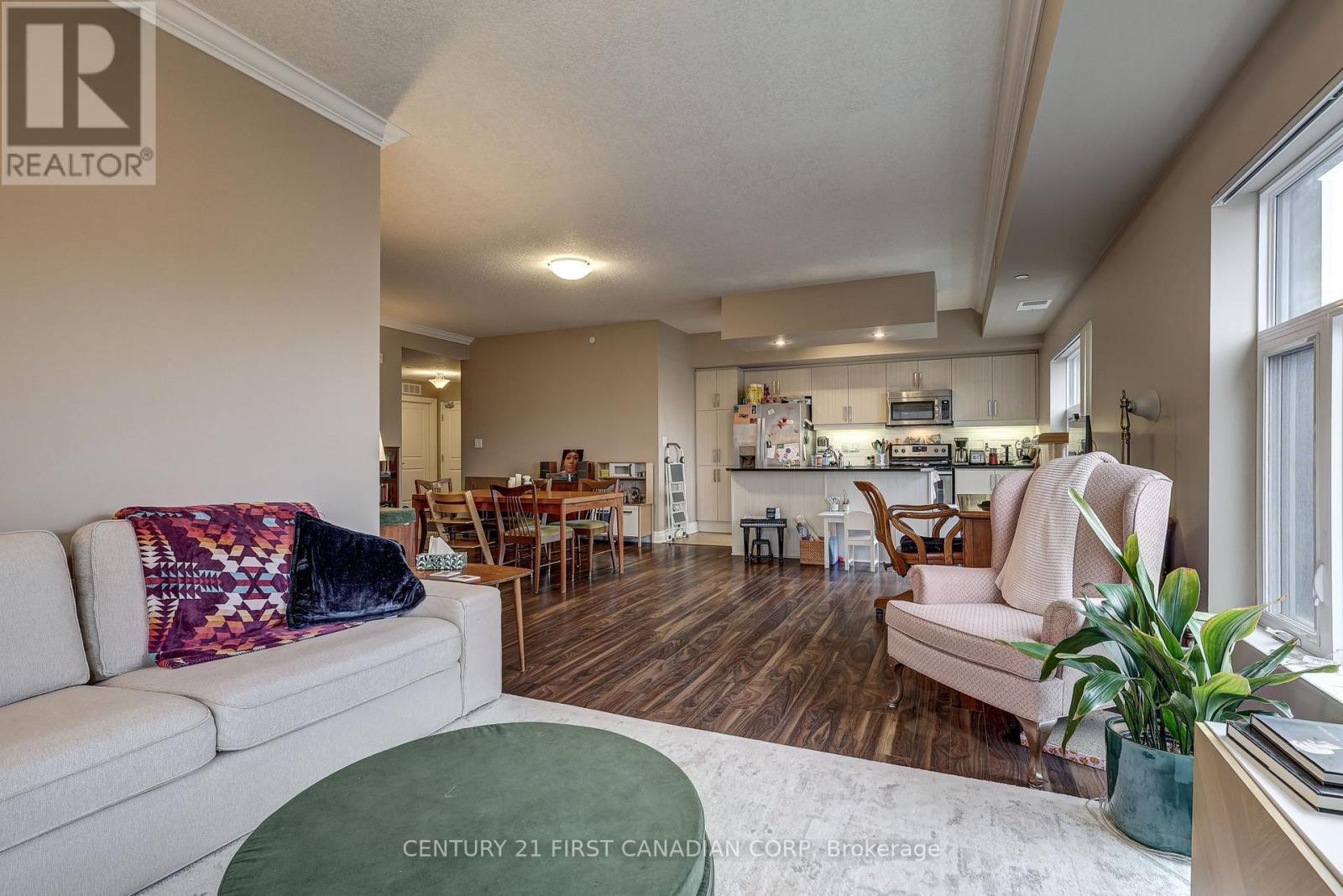 410 - 89 Ridout Street S, London South, Ontario  N6C 3X2 - Photo 22 - X12921986