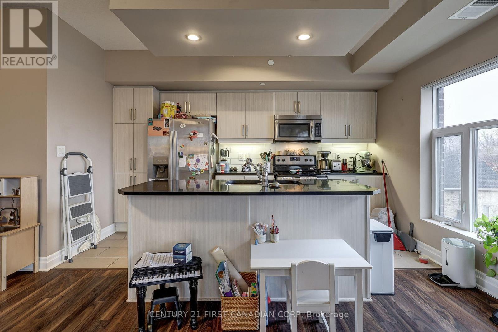 410 - 89 Ridout Street S, London South, Ontario  N6C 3X2 - Photo 24 - X12921986