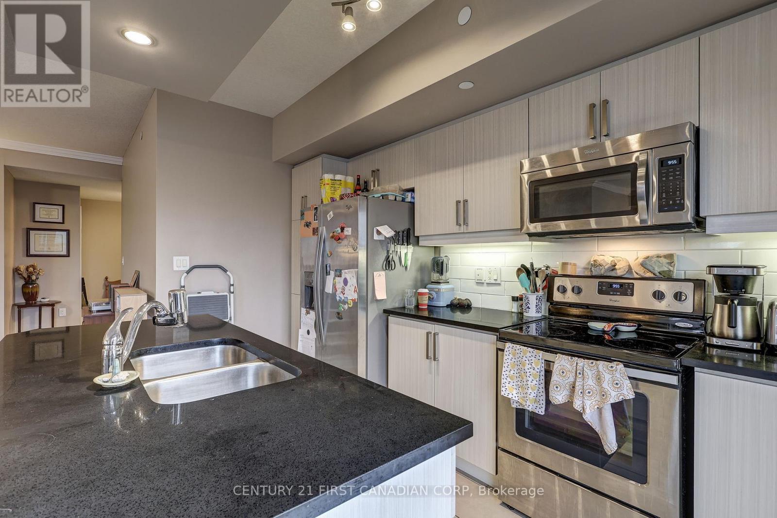 410 - 89 Ridout Street S, London South, Ontario  N6C 3X2 - Photo 26 - X12921986