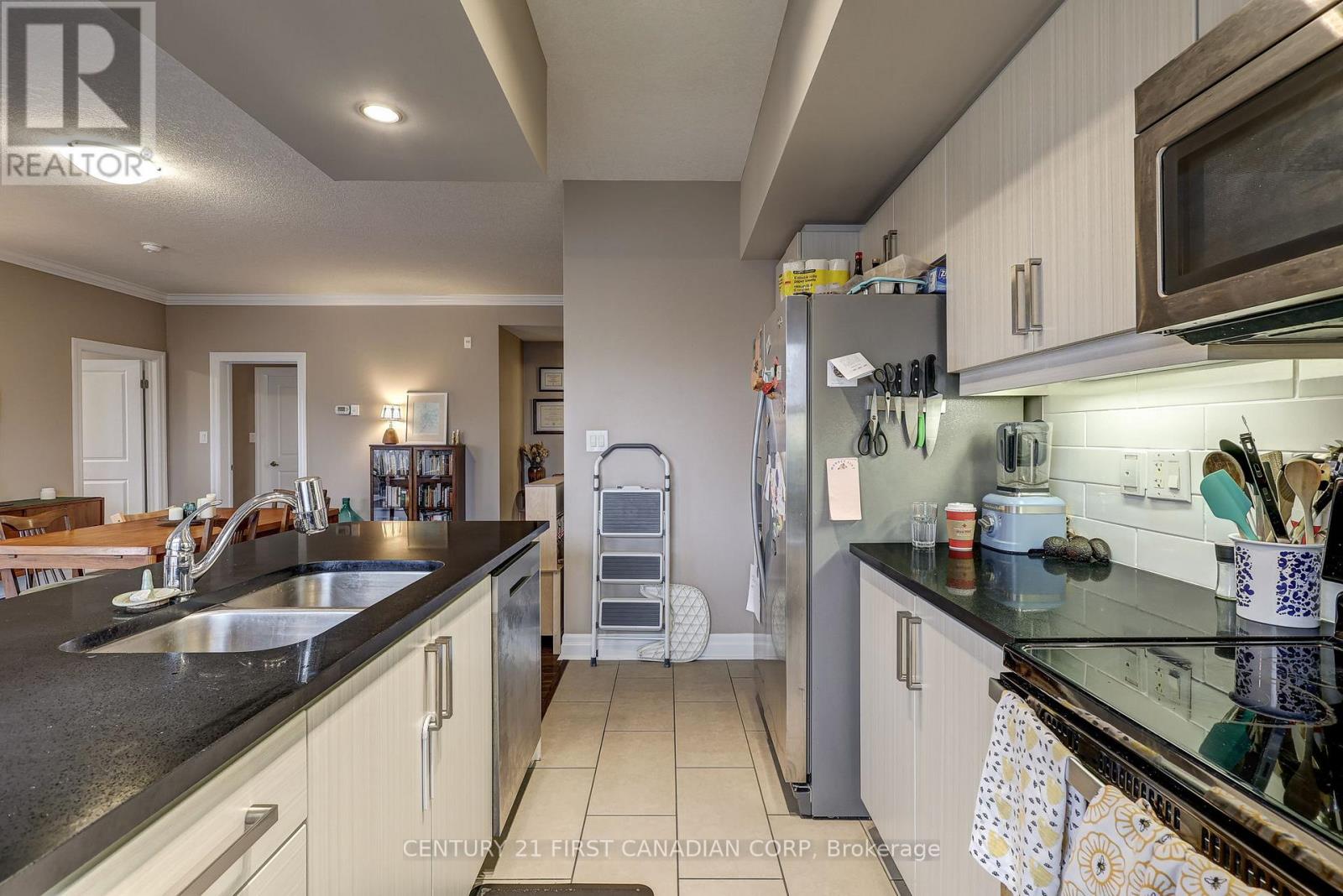 410 - 89 Ridout Street S, London South, Ontario  N6C 3X2 - Photo 28 - X12921986